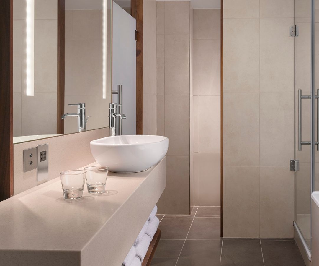 Hotel Near Edinburgh Castle Book a Room with a Beautiful Castle View